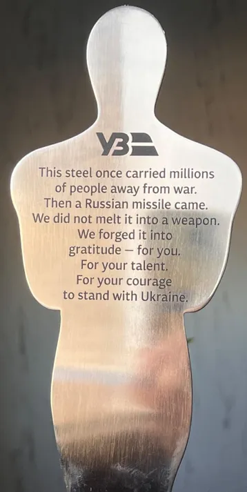 Sean Penn Knows Right From Wrong - Gets a bonus "Oscar" from Ukraine